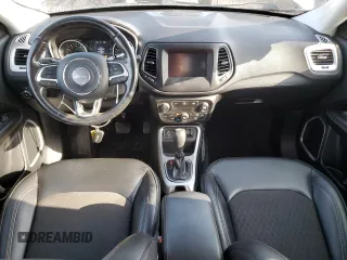 2019 Jeep Compass Latitude z VIN 3C4NJCBB2KT855811, wystawiony jako Copart lot #56063745 z przebiegiem 59 592 mil mil oraz Szkoda całkowita • Salvage title. Historia ofert i sprzedaży dostępna na DreamBid. Obrazek 8.