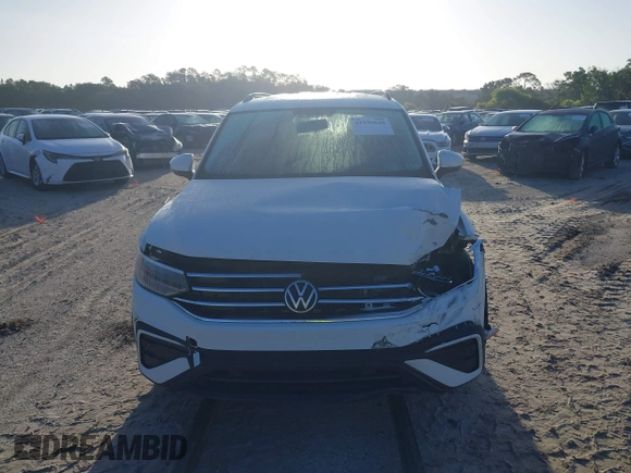 2022 Volkswagen Tiguan S z VIN 3VV1B7AX0NM126321, wystawiony jako IAAI lot #41939646 z przebiegiem 62 309 mil mil oraz . Historia ofert i sprzedaży dostępna na DreamBid. Obrazek 12.