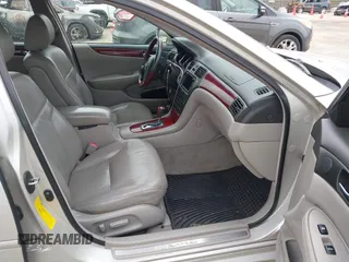 2003 Lexus ES with VIN JTHBF30G330101610, listed as a IAAI auction lot 42010075 with 178,796 mi miles. Bid and sale history available at carsss.com. Image 5.