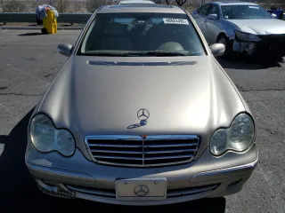 2005 Mercedes-Benz C 240 z VIN WDBRF81J95F662187, wystawiony jako Copart lot #48823485 z przebiegiem 145 076 mil mil oraz Szkoda całkowita • Salvage title. Historia ofert i sprzedaży dostępna na DreamBid. Obrazek 5.