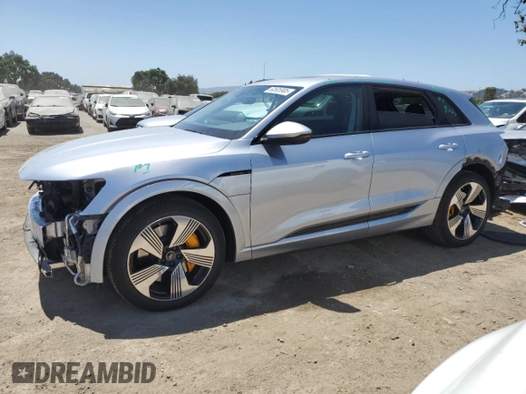 2022 Audi e-tron Premium Plus z VIN WA1LAAGE1NB046721, wystawiony jako Copart lot #60505985 z przebiegiem 23 143 mil mil oraz Szkoda całkowita • Salvage title. Historia ofert i sprzedaży dostępna na DreamBid. Obrazek 1.