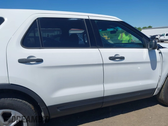 2016 Ford Police Interceptor Utility z VIN 1FM5K8AR3GGB43369, wystawiony jako IAAI lot #42209250 z przebiegiem 118 090 mil mil oraz . Historia ofert i sprzedaży dostępna na DreamBid. Obrazek 13.