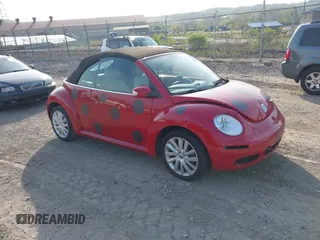 2008 Volkswagen Beetle SE z VIN 3VWRG31YX8M413820, wystawiony jako IAAI lot #42124788 z przebiegiem Nie podano mil oraz . Historia ofert i sprzedaży dostępna na DreamBid. Obrazek 1.