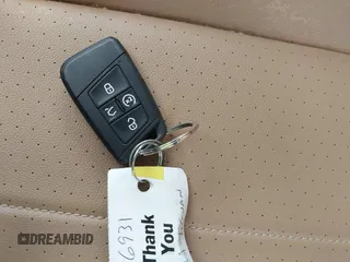 2024 Volkswagen Tiguan SE R-Line Black z VIN 3VV8B7AXXRM105318, wystawiony jako IAAI lot #42343677 z przebiegiem 20 569 mil mil oraz . Historia ofert i sprzedaży dostępna na DreamBid. Obrazek 11.