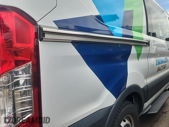 2016 Ford Transit Cargo z VIN 1FTYE1YM9GKB15647, wystawiony jako IAAI lot #42575776 z przebiegiem 235 520 mil mil oraz . Historia ofert i sprzedaży dostępna na DreamBid. Obrazek 16.