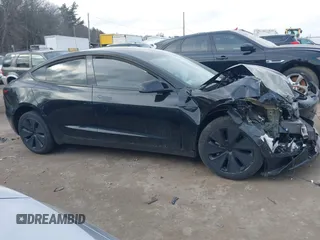 2024 Tesla Model 3 z VIN 5YJ3E1EA8RF755840, wystawiony jako IAAI lot #41677744 z przebiegiem 9 695 mil mil oraz . Historia ofert i sprzedaży dostępna na DreamBid. Obrazek 12.