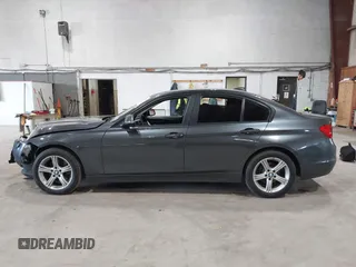 2013 BMW 3 Series 328i xDrive с VIN WBA3B5G50DNP40353, выставлен на аукционе IAAI как лот 42425411 с пробегом 112 879 миль миль и . История ставок и продаж доступна на DreamBid. Изображение 14.
