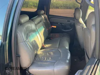 2001 Chevrolet Suburban LS with VIN 3GNEC16T51G289417, listed as a Copart auction lot 64549525 with 232,742 mi miles and Clean title. Bid and sale history available at DreamBid. Image 6.