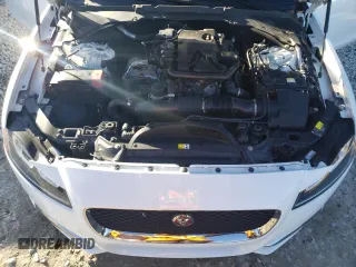 2019 Jaguar XF 25t Premium with VIN SAJBD4FX4KCY78817, listed as a Copart auction lot 38881404 with 87,006 mi miles. Bid and sale history available at carsss.com. Image 11.