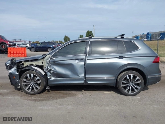 2020 Volkswagen Tiguan SEL Premium R-Line with VIN 3VV4B7AX2LM150484, listed as a IAAI auction lot 40675784 with 37,757 mi miles. Bid and sale history available at carsss.com. Image 14.