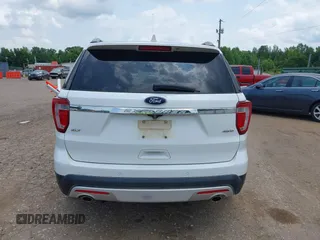 2017 Ford Explorer XLT z VIN 1FM5K8D88HGC80165, wystawiony jako IAAI lot #42178307 z przebiegiem 234 035 mil mil oraz . Historia ofert i sprzedaży dostępna na DreamBid. Obrazek 16.