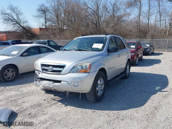 2009 Kia Sorento LX with VIN KNDJD735095872431, listed as a IAAI auction lot 41785965 with 205,117 mi miles. Bid and sale history available at carsss.com. Image 2.