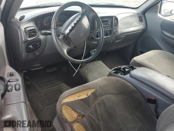 2001 Ford F-150 XL z VIN 1FTRX18L21NA29205, wystawiony jako Copart lot #58928795 z przebiegiem Nie podano mil oraz Szkoda całkowita • Salvage title. Historia ofert i sprzedaży dostępna na DreamBid. Obrazek 8.