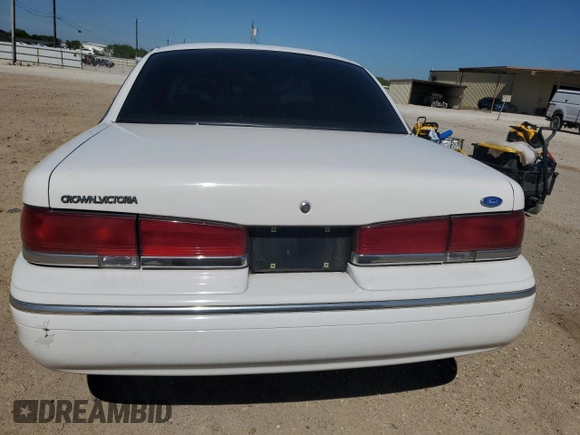 1995 Ford Crown Victoria z VIN 2FALP73W7SX158296, wystawiony jako Copart lot #56706735 z przebiegiem 104 884 mil mil oraz Czysty tytuł • Clean title. Historia ofert i sprzedaży dostępna na DreamBid. Obrazek 6.