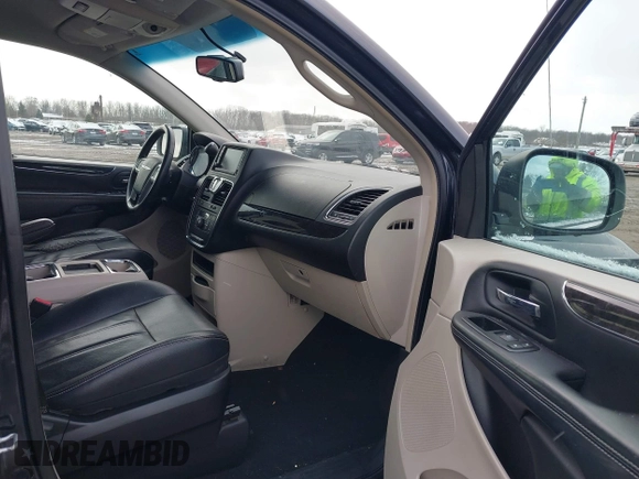 2013 Chrysler Town & Country Touring with VIN 2C4RC1BGXDR613852, listed as a IAAI auction lot 40973841 with 150,234 mi miles. Bid and sale history available at carsss.com. Image 5.