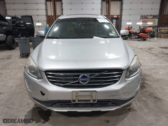 2015 Volvo XC60 T6 Platinum with VIN YV4902RM8F2651797, listed as a IAAI auction lot 41567952 with 230,868 mi miles. Bid and sale history available at carsss.com. Image 12.