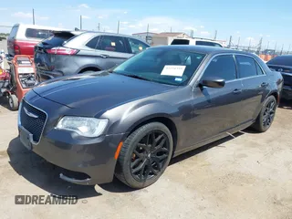 2017 Chrysler 300 Limited z VIN 2C3CCAAG9HH538701, wystawiony jako IAAI lot #42354339 z przebiegiem 153 985 mil mil oraz . Historia ofert i sprzedaży dostępna na DreamBid. Obrazek 2.