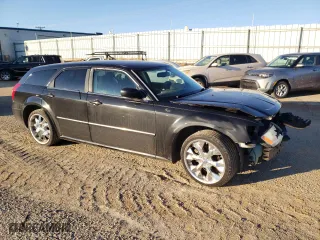 2008 Dodge Magnum SXT with VIN 2D8FV37V88H251680, listed as a Copart auction lot 41881165 with 268,838 mi miles and Salvage Title. Bid and sale history available at carsss.com. Image 4.