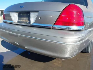 2005 Ford Crown Victoria LX with VIN 2FAFP74W55X130190, listed as a IAAI auction lot 41138306 with 122,738 mi miles. Bid and sale history available at carsss.com. Image 17.