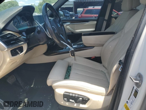 2017 BMW X5 sDrive35i z VIN 5UXKR2C3XH0U23288, wystawiony jako Copart lot #55292445 z przebiegiem 117 562 mil mil oraz Szkoda całkowita • Salvage title. Historia ofert i sprzedaży dostępna na DreamBid. Obrazek 7.