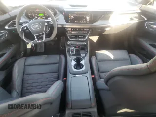 2022 Audi RS e-tron GT z VIN WAUAHBFW6N7904693, wystawiony jako Copart lot #72273784 z przebiegiem 10 180 mil mil oraz Szkody całkowita. Historia ofert i sprzedaży dostępna na DreamBid. Obrazek 8.