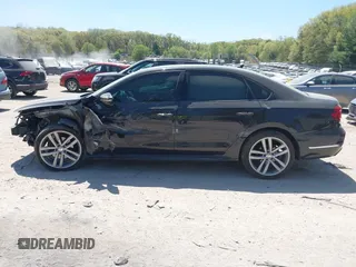 2018 Volkswagen Passat S z VIN 1VWAA7A39JC006444, wystawiony jako IAAI lot #42233008 z przebiegiem 136 828 mil mil oraz . Historia ofert i sprzedaży dostępna na DreamBid. Obrazek 14.