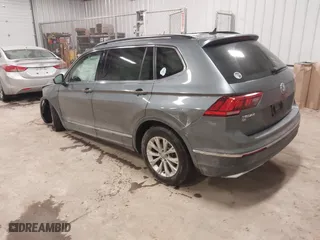 2018 Volkswagen Tiguan SEL with VIN 3VV3B7AX9JM125297, listed as a IAAI auction lot 41983886 with 82,429 mi miles. Bid and sale history available at carsss.com. Image 3.