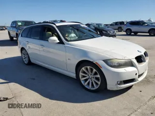 2011 BMW 3 Series 328i xDrive with VIN WBAUU3C52BA542516, listed as a Copart auction lot 81572764 with Not Provided miles and Salvage Title. Bid and sale history available at DreamBid. Image 4.