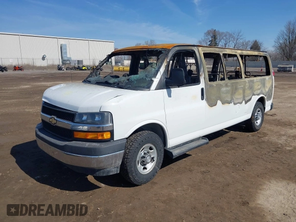 2020 Chevrolet Express Passenger LT z VIN 1GAZGPFGXL1155159, wystawiony jako IAAI lot #41780205 z przebiegiem Nie podano mil oraz . Historia ofert i sprzedaży dostępna na DreamBid. Obrazek 2.