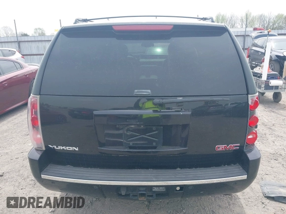 2014 GMC Yukon Denali z VIN 1GKS1EEFXER113493, wystawiony jako IAAI lot #41742662 z przebiegiem 150 382 mil mil oraz . Historia ofert i sprzedaży dostępna na DreamBid. Obrazek 16.