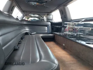 2000 Lincoln Town Car Executive with VIN 1L1FM81W7YY853277, listed as a IAAI auction lot 42533017 with 182,410 mi miles and . Bid and sale history available at DreamBid. Image 12.
