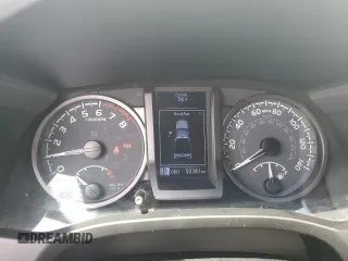 2020 Toyota Tacoma SR5 z VIN 5TFCZ5AN9LX230688, wystawiony jako Copart lot #55305165 z przebiegiem 50 381 mil mil oraz Szkoda całkowita • Salvage title. Historia ofert i sprzedaży dostępna na DreamBid. Obrazek 9.