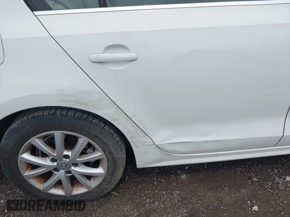 2014 Volkswagen Jetta SE with VIN 3VWD07AJ2EM239987, listed as a IAAI auction lot 42555560 with 115,987 mi miles and . Bid and sale history available at DreamBid. Image 6.