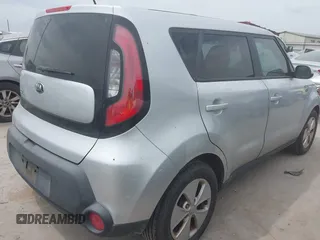 2015 Kia Soul z VIN KNDJN2A27F7747659, wystawiony jako IAAI lot #42420332 z przebiegiem 117 415 mil mil oraz . Historia ofert i sprzedaży dostępna na DreamBid. Obrazek 4.