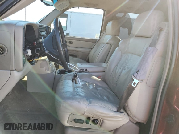 2002 Chevrolet Suburban LT with VIN 1GNEC16T02J218707, listed as a Copart auction lot 81351814 with 114,271 mi miles and Salvage Title. Bid and sale history available at carsss.com. Image 7.