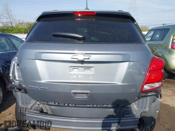 2019 Chevrolet Trax LT with VIN KL7CJPSB9KB810930, listed as a IAAI auction lot 42030573 with 59,259 mi miles. Bid and sale history available at carsss.com. Image 17.
