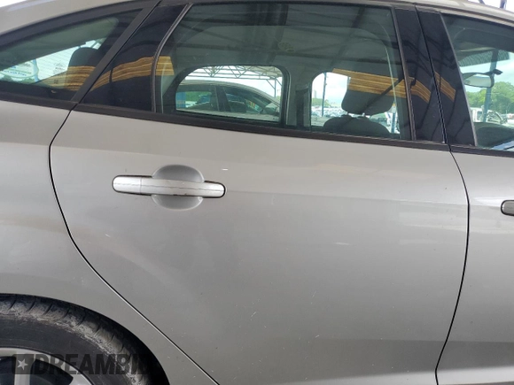 2018 Ford Focus SE z VIN 1FADP3F25JL265168, wystawiony jako Copart lot #56541895 z przebiegiem Nie podano mil oraz Szkoda całkowita • Salvage title. Historia ofert i sprzedaży dostępna na DreamBid. Obrazek 10.