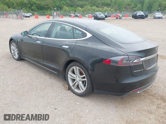 2013 Tesla Model S с VIN 5YJSA1CN1DFP08848, выставлен на аукционе IAAI как лот 42300243 с пробегом Не указан миль и . История ставок и продаж доступна на DreamBid. Изображение 3.