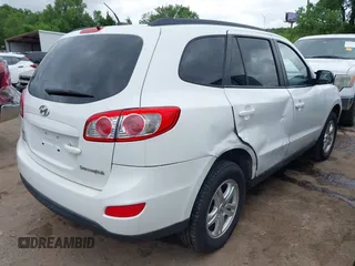 2010 Hyundai Santa Fe GLS z VIN 5NMSG3AB1AH346758, wystawiony jako IAAI lot #42352850 z przebiegiem 179 664 mil mil oraz . Historia ofert i sprzedaży dostępna na DreamBid. Obrazek 4.