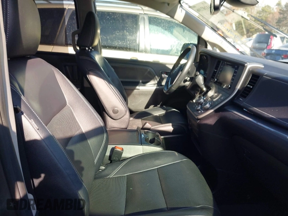 2020 Toyota Sienna SE with VIN 5TDXZ3DC8LS039639, listed as a IAAI auction lot 41107396 with 69,102 mi miles. Bid and sale history available at carsss.com. Image 5.