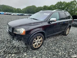 2013 Volvo XC90 Premier Plus z VIN YV4952CY4D1647410, wystawiony jako Copart lot #61529505 z przebiegiem 144 458 mil mil oraz Czysty tytuł • Clean title. Historia ofert i sprzedaży dostępna na DreamBid. Obrazek 1.