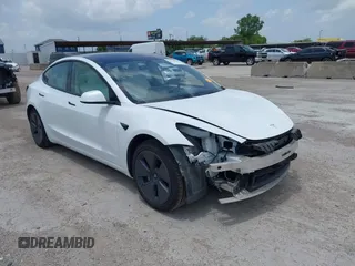 2023 Tesla Model 3 z VIN 5YJ3E1EA8PF384806, wystawiony jako IAAI lot #42526063 z przebiegiem 95 389 mil mil oraz . Historia ofert i sprzedaży dostępna na DreamBid. Obrazek 1.