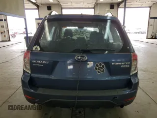2011 Subaru Forester X z VIN JF2SHABC0BH717387, wystawiony jako Copart lot #56250145 z przebiegiem Nie podano mil oraz Szkoda całkowita • Salvage title. Historia ofert i sprzedaży dostępna na DreamBid. Obrazek 6.