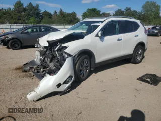 2015 Nissan Rogue SV z VIN 5N1AT2MVXFC860357, wystawiony jako Copart lot #55969025 z przebiegiem 114 046 mil mil oraz Szkoda całkowita • Salvage title. Historia ofert i sprzedaży dostępna na DreamBid. Obrazek 1.