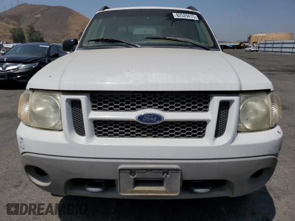 2001 Ford Explorer Sport Trac with VIN 1FMZU67E01UA22201, listed as a Copart auction lot 62529415 with 207,896 mi miles and Clean title. Bid and sale history available at DreamBid. Image 5.