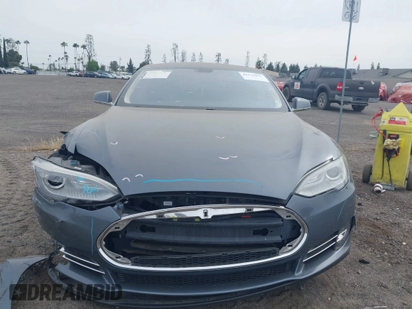 2013 Tesla Model S with VIN 5YJSA1AG5DFP13149, listed as a IAAI auction lot 42116437 with 140,999 mi miles. Bid and sale history available at carsss.com. Image 13.