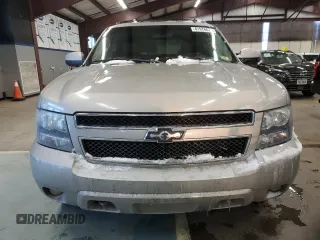 2008 Chevrolet Avalanche LTZ z VIN 3GNFK12338G294686, wystawiony jako Copart lot #41976675 z przebiegiem 143 713 mil mil oraz Czysty tytuł • Clean title. Historia ofert i sprzedaży dostępna na DreamBid. Obrazek 5.