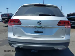 2018 Volkswagen Atlas SE with VIN 1V2CR2CA6JC570554, listed as a IAAI auction lot 42403260 with 109,427 mi miles and . Bid and sale history available at DreamBid. Image 17.