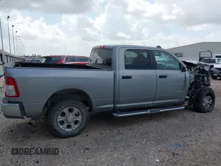 2024 Ram 2500 Big Horn z VIN 3C6UR5DL8RG343566, wystawiony jako IAAI lot #42526456 z przebiegiem Nie podano mil oraz . Historia ofert i sprzedaży dostępna na DreamBid. Obrazek 14.
