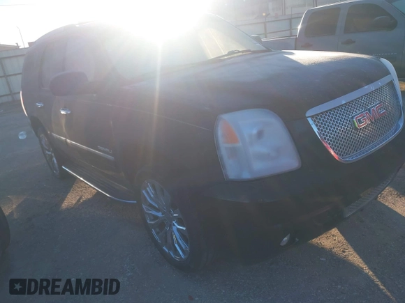 2012 GMC Yukon Denali with VIN 1GKS1EEF0CR292852, listed as a IAAI auction lot 41303140 with 227,316 mi miles. Bid and sale history available at carsss.com. Image 1.